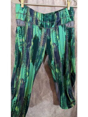 Athleta Green Abstract Print Capri Leggings With Pockets Size Small 18" Inseam
